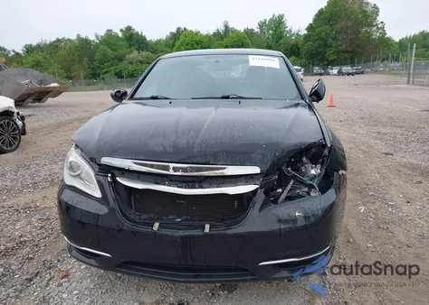 2013 Chrysler 200 Touring z USA, uszkodzony, nr VIN 1C3CCBBB2DN567418